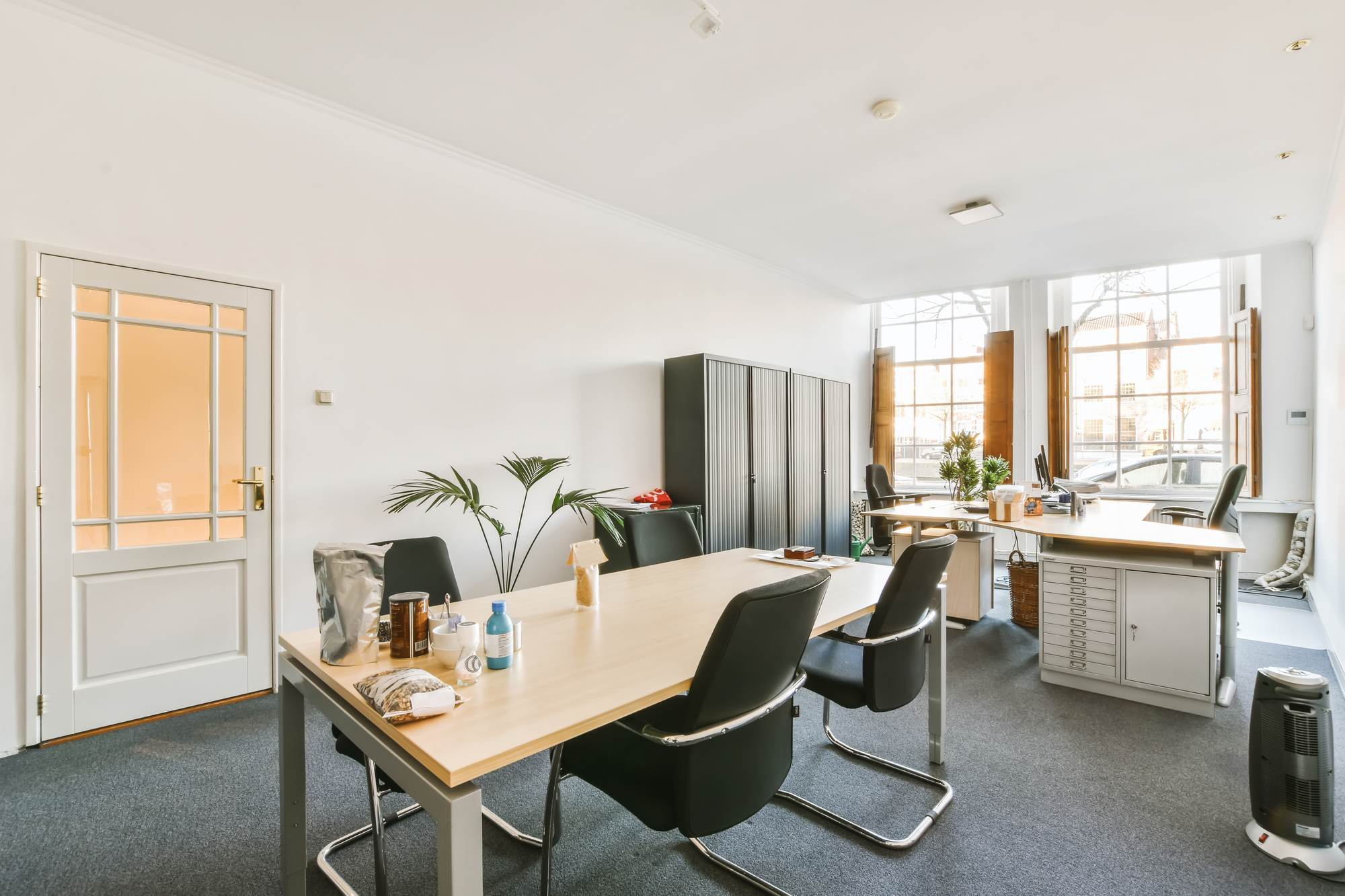 office-interior-design-ECKSY5P